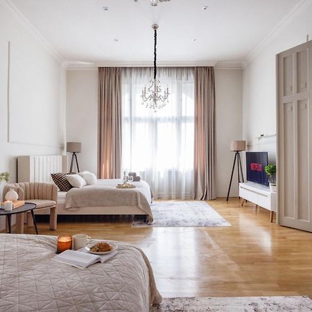 Timeless Elegant Apartment By Opera House بودابست المظهر الخارجي الصورة