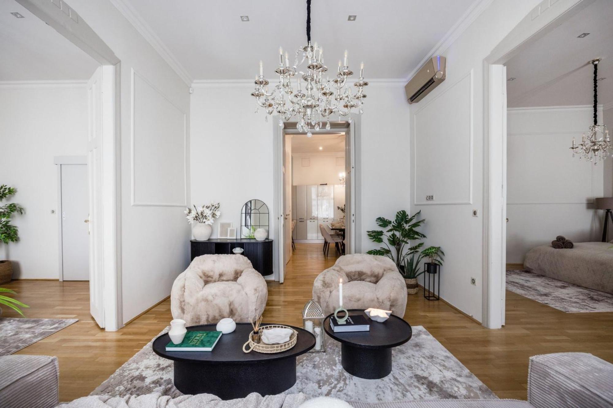 Timeless Elegant Apartment By Opera House بودابست المظهر الخارجي الصورة