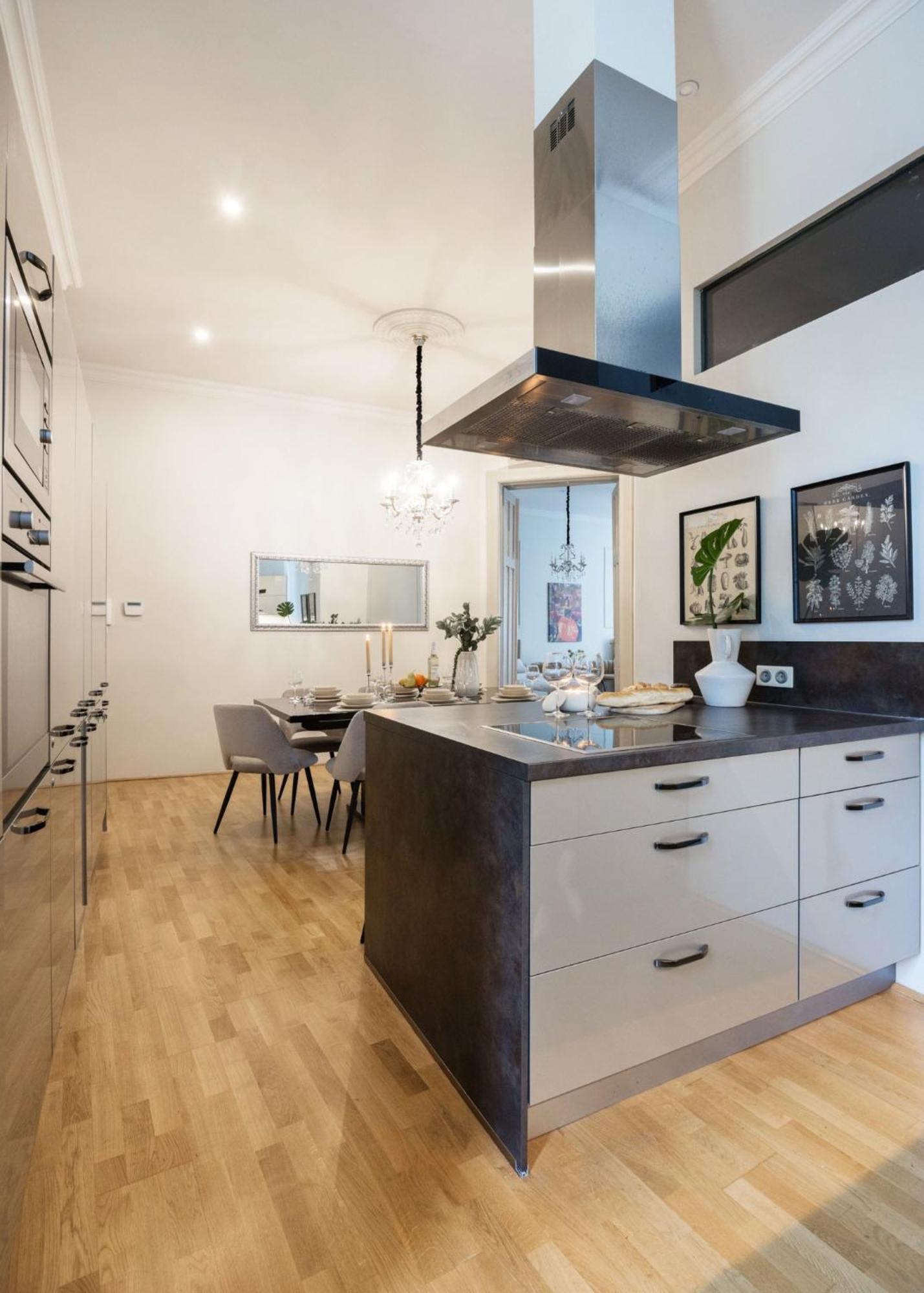 Timeless Elegant Apartment By Opera House بودابست المظهر الخارجي الصورة